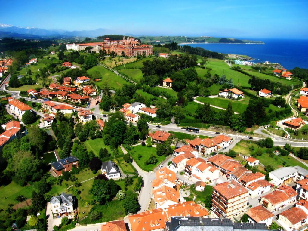 Dunas De Oyambre Hotel Comillas Buitenkant foto